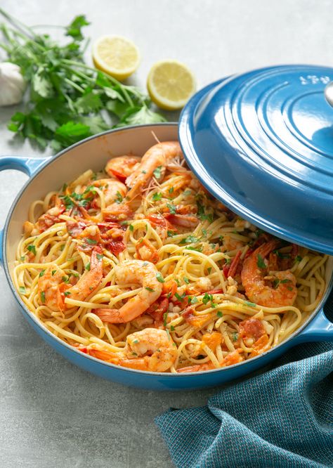 Recipes With Prawns Dinners, Cooked Prawns Recipes, Prawns And Pasta Recipes, Authentic Italian Shrimp Pasta, Prawns And Spaghetti, Italian Prawn Pasta, Recipes Using Prawns, Prawn Linguini Recipe, Mediterranean Prawn Recipes