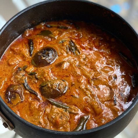 Brinjal Salan/ Baby Eggplant Spicy curry South Indian Curry, Mushroom Biryani, Baby Eggplant, Vegan Indian Recipes, Indian Veg Recipes, Spicy Curry, Jeera Rice, Indian Cooking Recipes, Indian Curry