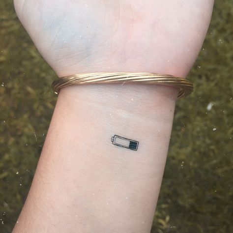 Battery Tattoo Ideas, Low Battery Tattoo, Tattoo Mini Cute, Tattoo Battery, Battery Tattoo, Sleeve Inspiration, Tommy Innit, 12 Tattoos, Wedding Wallpaper