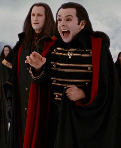 Aro Volturi, Twilight Outfits, Bookshelf Inspiration, Twilight Funny, Twilight Memes, Twilight Pictures, Hallowen Costume, David Michael, Kool Kids