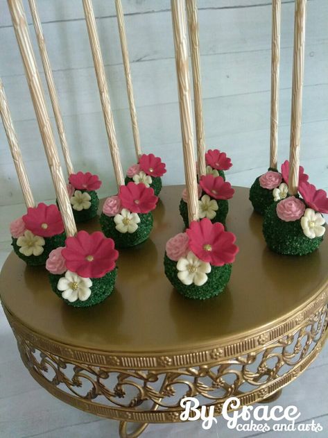 Enchanted Garden cake pops Enchanted Cake Pops, Fairy Garden Cake Pops, Enchanted Forest Cake Pops, Enchanted Forest Treats, Forest Cake Pops, Birthday Cake Forest, Enchanted Forest Dessert Table, Garden Cake Pops, Fairy Cake Pops