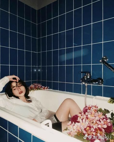 Kpop Photography Aesthetic, Someone Sitting In A Bathtub Reference, Pose Reference Bathtub, Bathroom Pose Reference, Pose In Bathtub, Bathroom Reference Photo, Bathroom Drawing Reference, Sitting In A Bathtub Reference, Bathroom Poses Photo Ideas