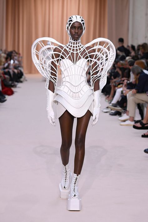 Fall 2022 Couture, Jean Paul Gaultier Haute Couture, 2022 Couture, Olivier Rousteing, Futuristic Fashion, Couture Week, Innovative Fashion, Fashion Images, Fall 2022