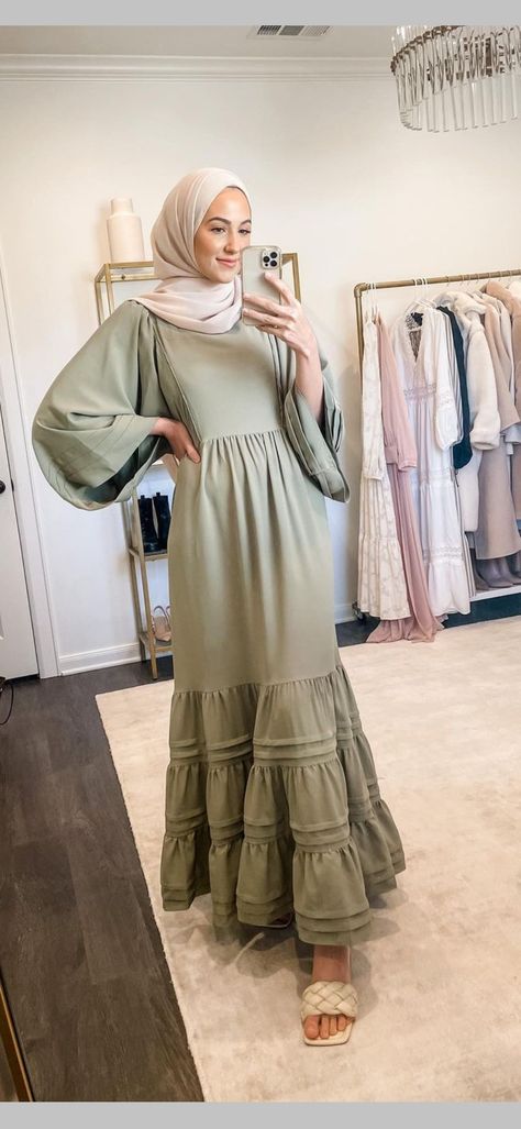 Tall Dresses For Hijab, Hijabi Summer Outfits, Vintage Hijab, Online Shopping Clothes Women, Muslimah Wedding, Model Gamis, Tall Dress, Muslim Women Fashion, Mode Abaya