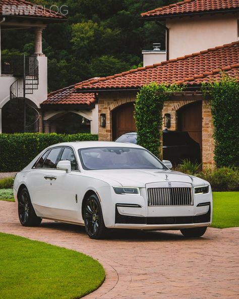 Rolls Royce Luxury, Rolls Royce Suv, Rolls Royce Ghost Black, White Rolls Royce, Phantom Car, White Rolls, Rolls Royce Wallpaper, New Rolls Royce, Rolls Royce Ghost