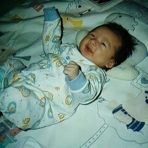 Bangchan baby photo Stray Kids Baby Pictures, Bang Chan Baby Picture, Bangchan Predebut, Baby Bangchan, Straykids Jisung, Baby Bangs, Kids Zoo, Stray Kids Chan, Chris Chan