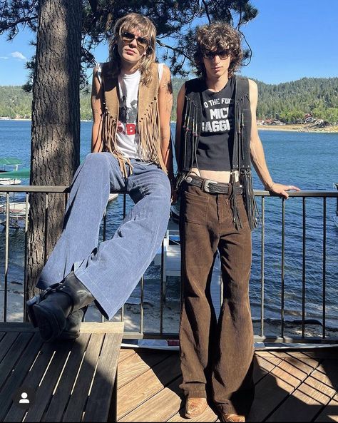 70s Style Mens Fashion, Hipiee Outfit Men, 70s Reggae Fashion, 70s Alternative Fashion Men, Kurtis Conner Fashion, Men In Flared Pants, Men Fashion Grunge, 70s Rocker Fashion Men, 80s Alternative Fashion Men