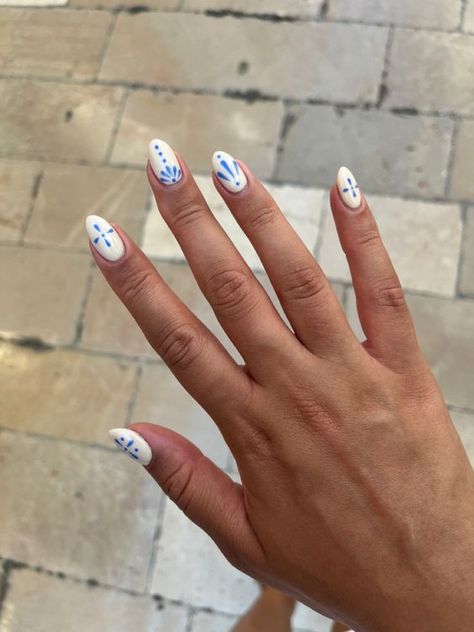 Greece Nails Designs, Oval Nails Designs, Nail Designs Pictures, Glitter Gel Nails, Blue Nail Art, Summery Nails, Pretty Gel Nails, Almond Acrylic Nails, Blue Nail