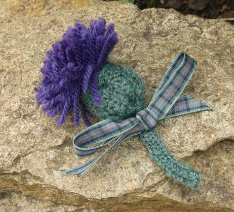 Burns Night Crafts, Thistle Crafts, St Andrews Day, Flower Of Scotland, Scottish Ancestry, Tartan Fashion, Kilt Pins, Burns Night, Fabric Flower Brooch