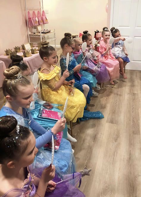 Princess Swim Party, Bibbidi Bobbidi Boutique Birthday Party, 4 Year Princess Birthday Party, Princess Dress Up Party Ideas, Diy Bippity Boppity Boutique, Elegant Princess Birthday Party, Princess Anna Birthday Party, Disney Princess Party Activities, Disney Princess Sleepover