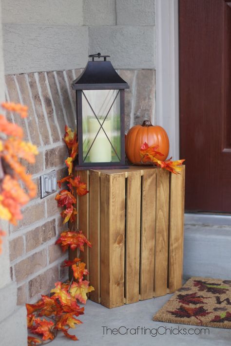 Lantern for a fall porch Porch Lanterns, Fall Front Porch Decor Ideas, Outside Fall Decor, Decoration Vitrine, Decor Ikea, Fall Front Porch Decor, Fall Deco, Diy Outdoor Decor, Autumn Decorating