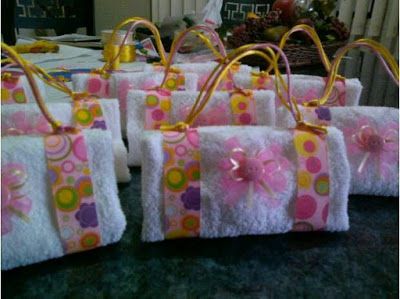 Perlengkapan Bayi Diy, Towel Origami, Washcloth Crafts, Towel Cakes, Cars Ideas, Girl Spa Party, Towel Animals, Ideas Baby Shower, Spa Birthday