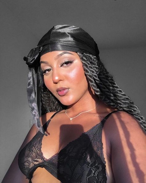 Durag Style Women, How To Tie A Durag Women, Durags Women Outfits, Durag Woman, Durags Women, Ancient Chinese Clothing, Hair Scarf Styles, Braids With Curls, Natural Hair Styles Easy