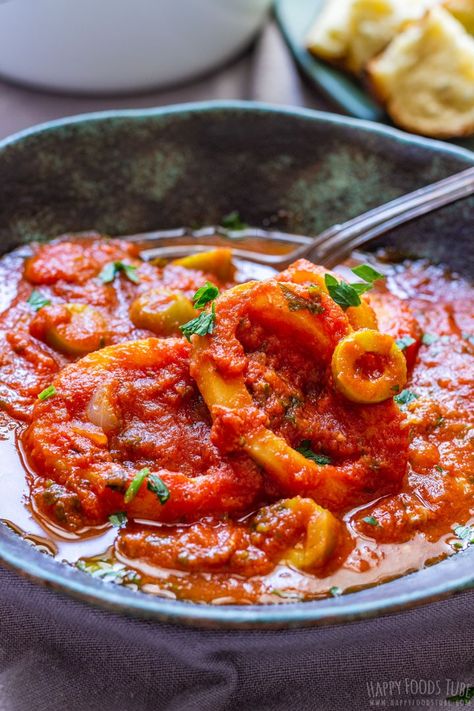 Calamari Soup Recipes, Calamari In Red Sauce, Calamari In Tomato Sauce, Calamari Recipes Sauteed, Calamari Sauce, Calamari Pasta, Cooking Calamari, Squid Recipes, Calamari Recipes