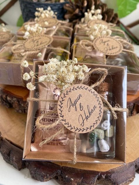 Rustic Favors Wedding, Rustic Fall Wedding Favors, Beach Wedding Candles, Wedding Chocolate Favors, Silver Wedding Favors, Rustic Favors, Boho Wedding Favours, Rustic Bridal Shower Favors, Guest Favors