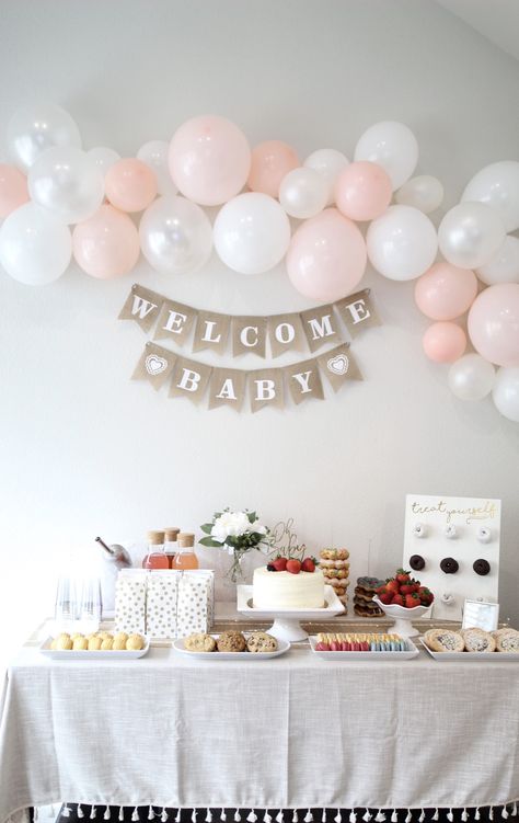 Mom To Be Decoration Ideas At Home, At Home Baby Shower Ideas Decoration, Simple Baby Shower Ideas Girl, Mom To Be Decoration, Simple Baby Shower Themes, Diy Baby Shower Backdrop, Baby Shower Nena, Simple Baby Shower Decorations, Welcome Baby Party