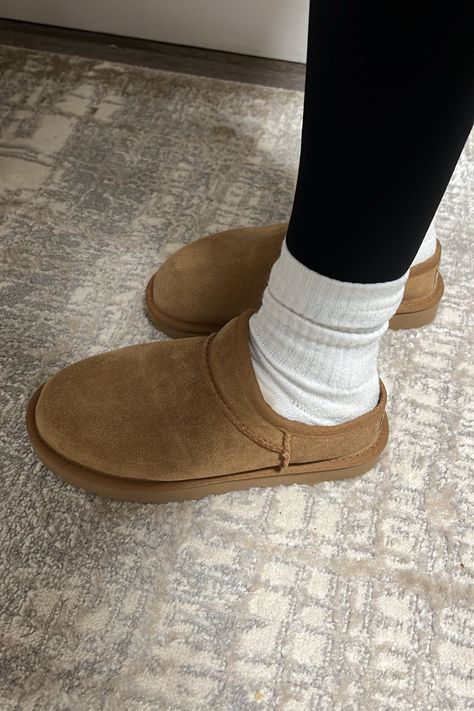 Classic Ugg Slippers Outfit, Ugg Classic Slipper Outfit, Ugg Slipper Outfit, Ugg Classic Slipper, Ugg Slippers Outfit, Shopping Vibes, Slipper Outfit, Slippers Outfit, Match Outfits