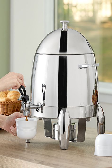 Person using a coffee chafer. Brunch Setup Ideas, Breakfast Buffet Ideas, Brunch Setup, Brunch Bar, Buffet Ideas, Catering Supplies, Catering Business, Setup Ideas, Tea Break