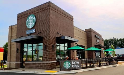 Starbucks Building Design, Starbucks Exterior, Starbucks Building, Coffee Building, Cafe Milano, Starbucks Shop, Restaurant Exterior Design, Starbucks Design, Commercial Design Exterior