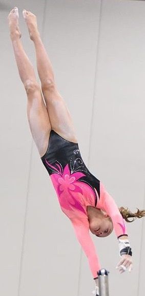 Whitney Bjerken Gymnastics, Tapeta Aesthetic, Usa Leotards, Whitney Bjerken, Popular Youtubers, Gymnastics Room, Gymnastics Skills, Gymnastics Photos, Gymnastics Photography