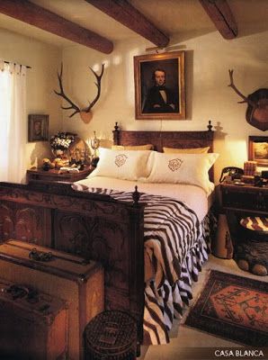 Hunting Lodge Bedroom, French Hunting Lodge, Pheasant Decor, Castle Bedrooms, Lodge Interiors, Lodge Bedroom, Hunting Lodge Decor, Luxe Lodge, Antler Ideas