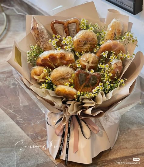 Bouquet Food Gift Ideas, Waffle Bouquet, Pastry Bouquet, Croissant Bouquet, Pretzel Bouquet, Bread Bouquet, Chicken Nugget Bouquet, Food Bouquet, Resep Smoothie