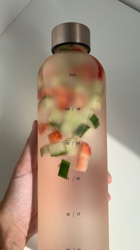 #aesthetic#water#summer#fruits#holidays#strawberry#cucumber Fruit Water Aesthetic, Strawberry Cucumber Water, Drink Water Aesthetic, Water With Fruit, Strawberry Detox Water, Wellness Girly, Strawberry Cucumber, Goal Aesthetic, Strawberry Water