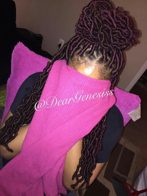 Pinterest: @ princessishereo ✨ Fake Locs, Faux Locs Hairstyle, Faux Locs Tutorial, Locs Tutorial, Faux Loc, Hairstyle Videos, Oh My Goddess, Diy Simple, Beautiful Braids