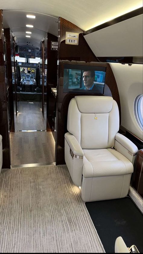 Private Plane Interior, Plane Interior, Jets Privés De Luxe, Jet Interior, Trading Room, Private Jet Plane, Private Jet Travel, Private Jet Interior, Jet Privé