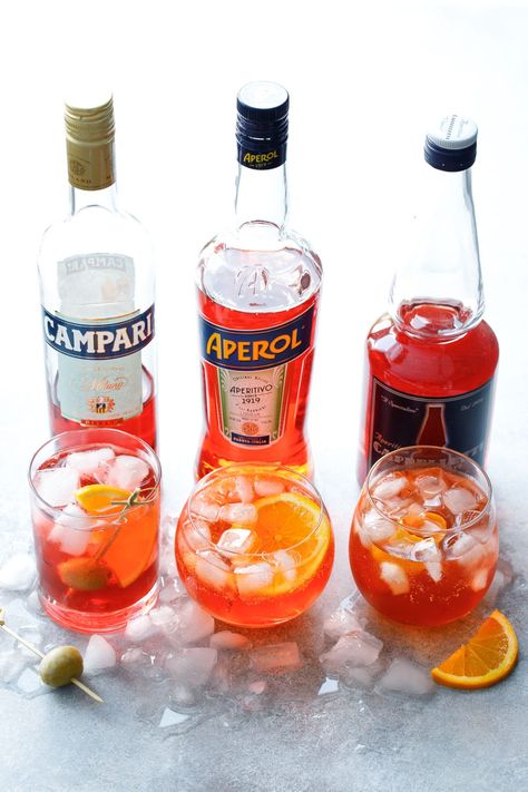 Italian Aperol Spritz Recipe, Drinks With Persecco, How To Make An Aperol Spritz, Campari Spritz Recipe, Apertivo Italiano, Italian Aperol Spritz, Apertif Recipe, Cocktails That Go With Pizza, Aperol Spritz Italy