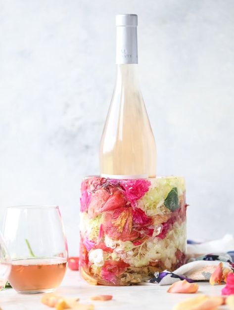 How to Make a Floral Ice Bucket Floral Ice Bucket, Flowers And Water, Floral Ice, Party Styling, Frozen Ice, Ice Buckets, Ice Ice Baby, Dinner Themes, Drink Table