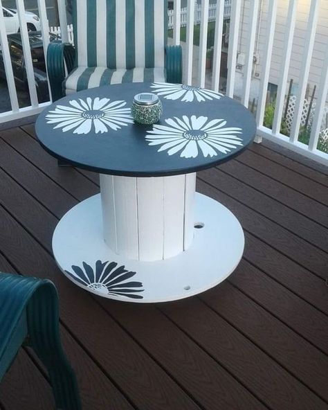 Crafty Fun Group | Fresh and clean look to a cable spool turned deck table | Facebook Cable Reel Table, Wood Spool Tables, Wire Spool Tables, Cable Spool Tables, Wooden Spool Tables, Furniture Makeover Inspiration, Spool Furniture, Spool Tables, Cable Spool