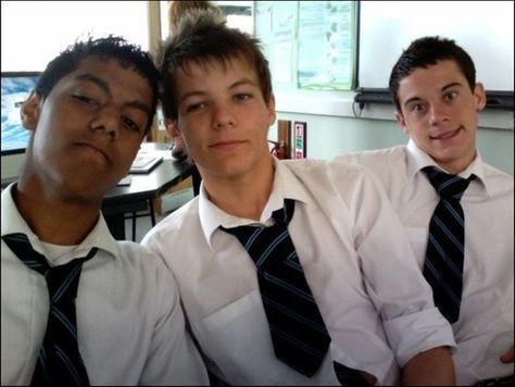 Louis Tomlinson One Direction Louis, One Direction Pictures, Louis Williams, 1d And 5sos, School Pictures, Larry Stylinson, In High School, Liam Payne, Katy Perry