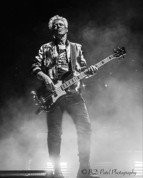 Irish Musicians, Bono U2, Adam Clayton, Bass Players, Rock N Roll Music, Music Pictures, Jazz Musicians, Bass Player, Great Pictures