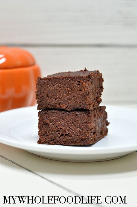 Flourless Pumpkin Brownies (Vegan, Gluten Free) - My Whole Food Life Sjogrens Diet, Gf Snacks, Pumpkin Brownies, Vegan Pumpkin Recipes, Vegan Brownies, Desserts Vegan, Paleo Treats, Super Rich, Gluten Free Pumpkin