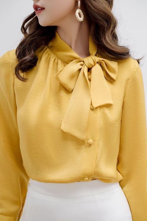 Beautiful blouses design// Beautiful ideas chiffon blouses design Yellow Top Outfit Work, Chiffon Blouses Designs, Fancy Shirt, Chiffon Shirt Blouse, Women Chiffon Blouse, Blouse Casual Fashion, Women Blouses Fashion, Stylish Work Attire, Fashion Tops Blouse