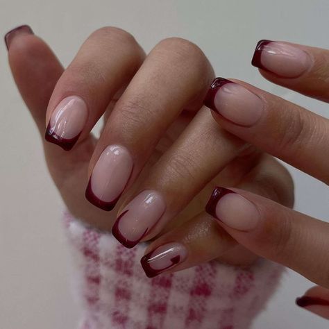 French Tips Square, Burgundy Nail Ideas, Burberry Nails, Burgundy Nail Designs, Square French, Quick Nail, Burgundy Background, Squoval Nails, Fall Manicure