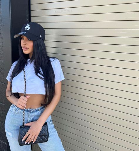 Dodger Game Outfit Women Cold, Dodger Hat Outfit Women, La Dodgers Outfit Women, Baseball Game Outfit Women Summer Night, Dodger Outfit Women, La Dodgers Hat Outfit Women, Girls In Fitted Hats, Dodger Fits, La Dodgers Hat Outfit