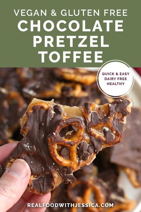 Pretzels Sweet, Naturally Sweetened Desserts, Chocolate Gluten Free, Whole 30 Dessert, Primal Living, Nourishing Food, Best Paleo Recipes, Cracker Toffee, Toffee Recipe