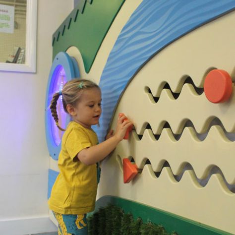 Daycare Interactive Wall, Kindergarten Wall Design, Interactive Wall For Kids, Sensory Museum, Sensory Walls, Sensory Design, Art Montessori, Indoor Playground Design, Kindergarten Interior