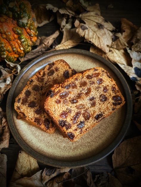 How to make Irish Barmbrack Bread Barmbrack Bread, Irish Barmbrack, Irish Potato Bread, Substitute For Brown Sugar, Traditional Irish Stew, European Desserts, Irish Bread, Traditional Irish Soda Bread, Awesome Desserts