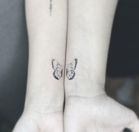 Match Tattoo, Pair Tattoos, Tattoo Spine, Couple Tattoos Unique Meaningful, Cousin Tattoos, Tattoo Leggings, Friends Tattoo, Couples Tattoo, Best Couple Tattoos