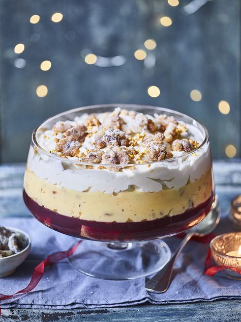 Festive Inspired Trifle To Try This Christmas. Bread Pudding Recipe Easy Simple, Simple Bread Pudding, Bread Pudding With Rum Sauce, Pudding Sauce, Bread Pudding Recipe Easy, Bread Pudding Sauce, Madeira Cake, Christmas Trifle, Xmas Desserts