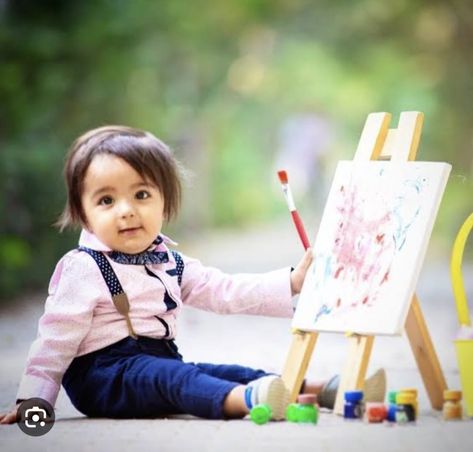 Baby Photoshoot Ideas Outdoor, Painter Photoshoot, Child Photography Poses, Photoshoot Ideas Kids, Photography Poses Ideas, Baby Photography Poses, Monthly Baby Pictures, Wake Ideas, Children Photography Poses