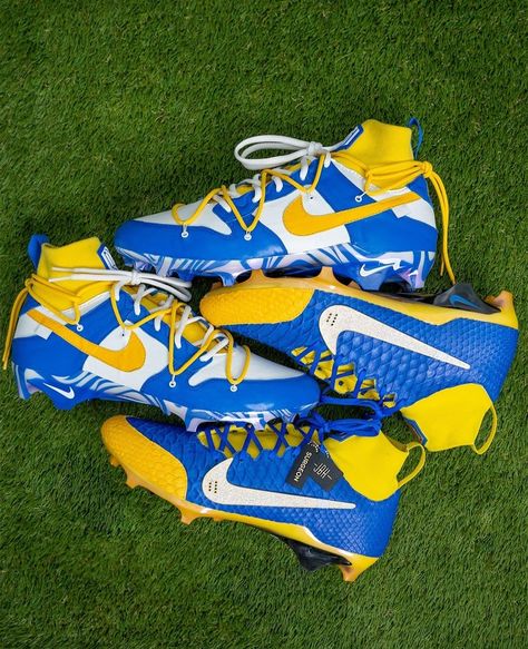 Custom Football Cleats, Football Stars, Nike Cleats, Soccer Boots, Football Outfits, Football Cleats, Soccer Shoes, Soccer Cleats, Mens Casual