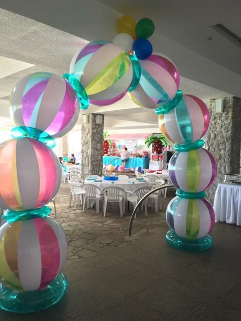 Pool Party Ideas For Teens, Party Ideas For Teens, Barbie Pool Party, Pool Party Ideas, Pool Party Kids, Splash Party, Luau Theme Party, Beach Birthday Party, Fiesta Tropical