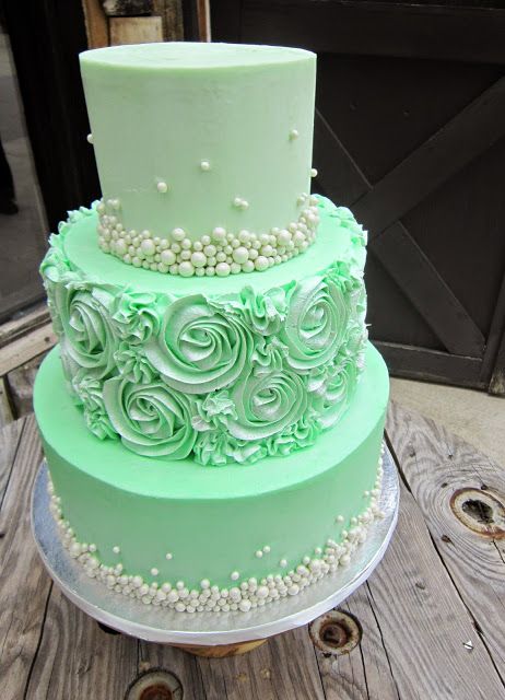 Delectable Cakes: Mint Green Rose Swirl Wedding Cake Mint Green Wedding Cake, Mint Green Cakes, Mint Wedding Cake, Mint Green Wedding, Quince Cake, Wedding Cake Ombre, Green Wedding Cake, Silver Wedding Cake, Buttercream Decorating