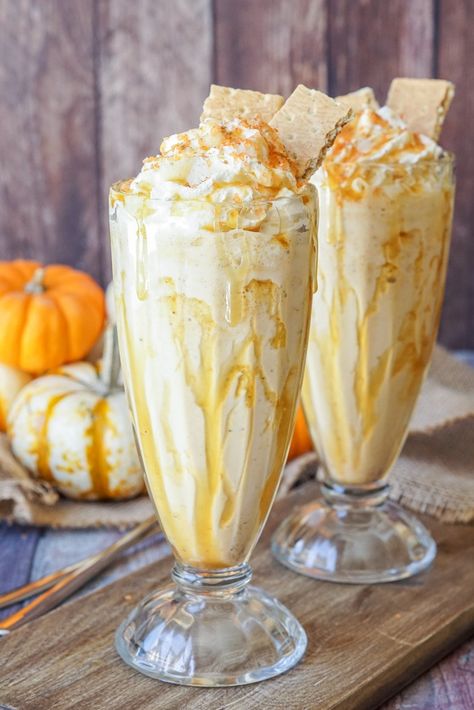 Winter Puddings, Pumpkin Spice Milkshake, Pumpkin Milkshake, Disney Copycat Recipes, Halloween Party Recipes, Reminder App, Cream Caramel, Vanilla Milkshake, Bread Shop