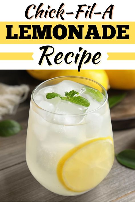 This Chick-Fil-A lemonade recipe is just as good as the real deal! With only 3 ingredients, you can have your favorite refreshing drink right at home. Chick Fil A Diet Lemonade Recipe, Chickfila Lemonade Recipe, Real Lemonade Recipe, Chickfila Lemonade, Chick Fil A Lemonade, Copycat Drinks, Chick Fil A Recipe, Chimney Cakes, Sugar Free Lemonade