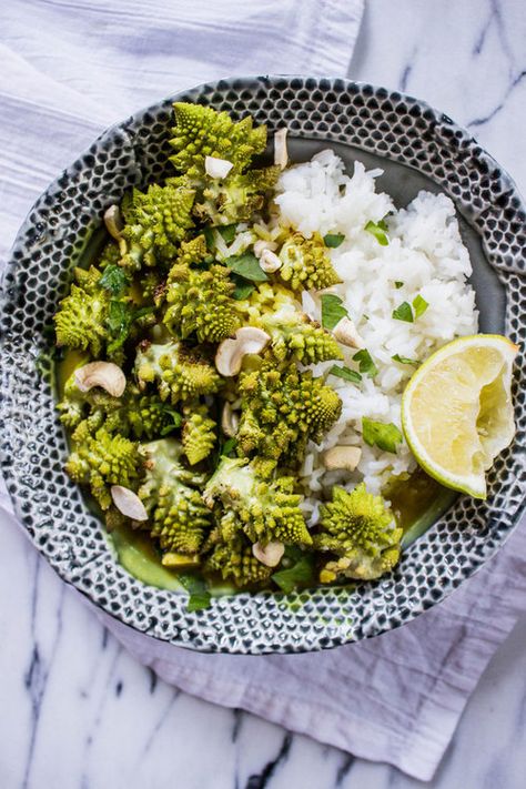 Romanesco Cauliflower Recipe, Romanesco Recipes, Romanesco Cauliflower, Romanesco Broccoli, Chou Romanesco, Green Curry, Roasted Broccoli, In This House We, In This House